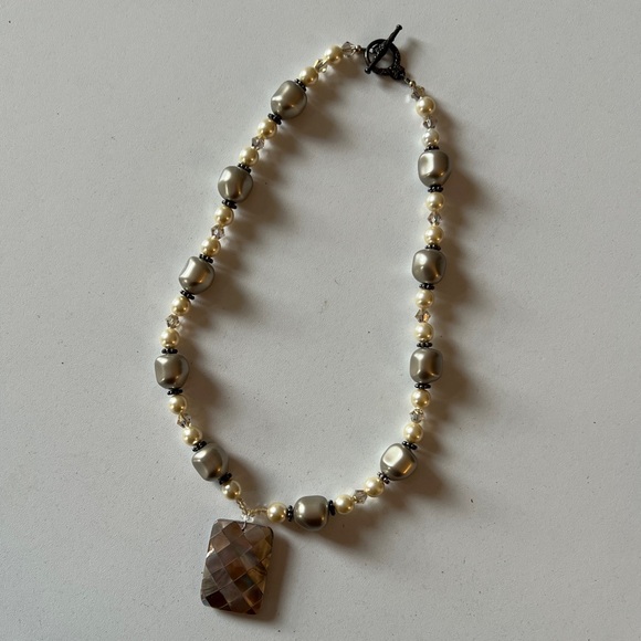 no brand Jewelry - Pearl Chain With A Powerful Pendant Necklace J28